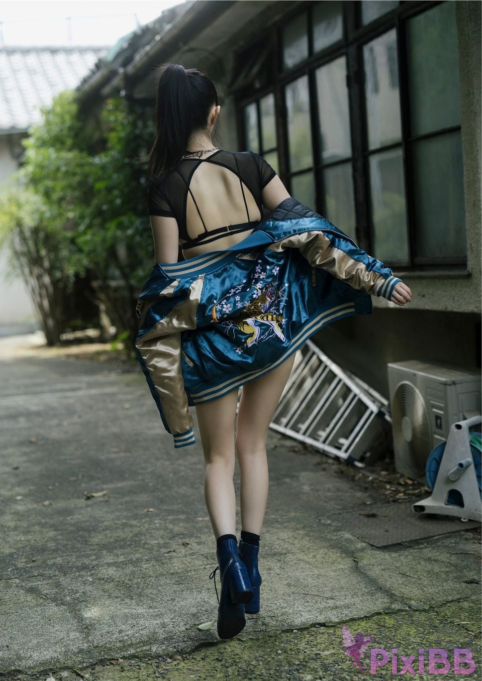 Japanese Idol Moka Hashimoto Moeka Digital only YJ PHOTO BOOK Tomoka SideA looks like hes flirting PixiBB (45)